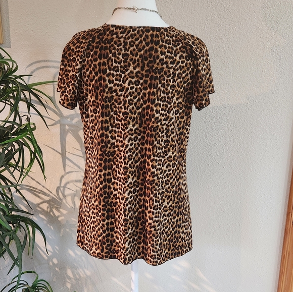 V-neck Animal Print Top - Picture 3 of 5